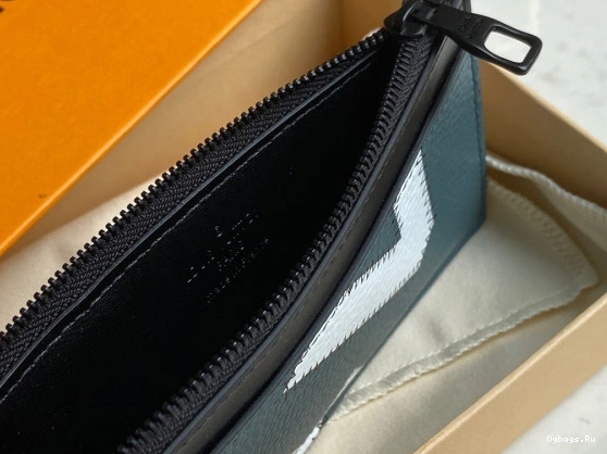 CC LOUIS VUITTON HOLDER 0213